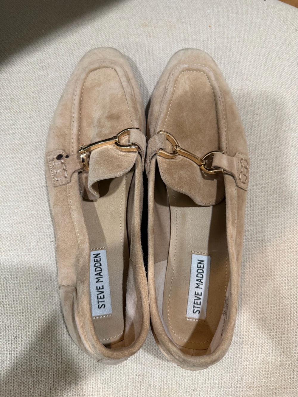 Steve Madden Suede Loafers in Light Beige with Gold Bit